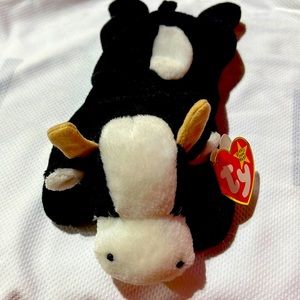 Daisy the cow Ty beanie baby.